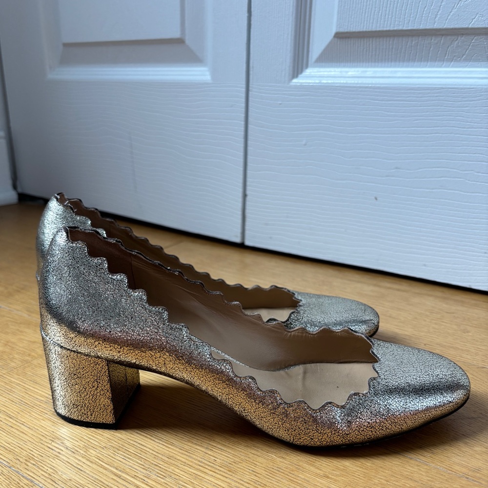 Chloe Lauren Gold Crackle Metallic Scalloped Leather Block Heels Pumps